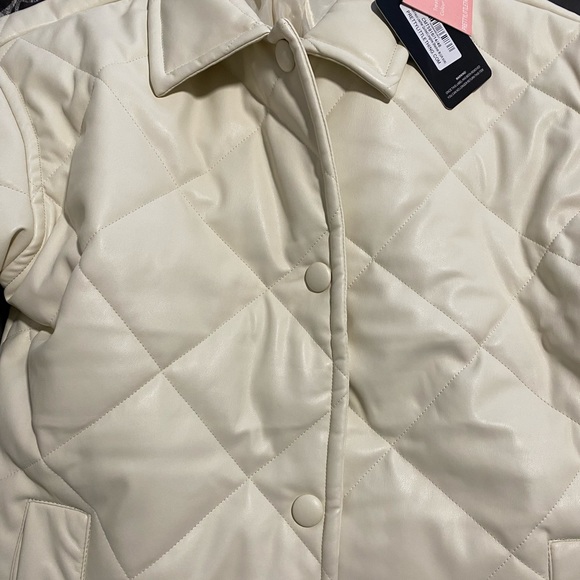 Quilted cream faux leather jacket size M( oversized) - Picture 6 of 6
